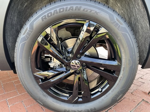 2026 Volkswagen Atlas Cross Sport 2.0T SEL R-Line Black