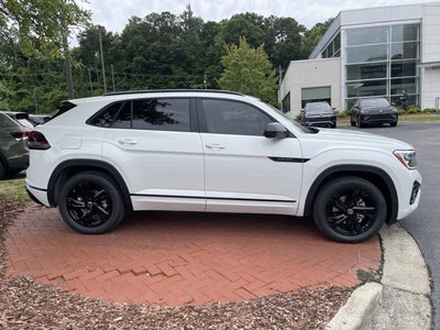 2026 Volkswagen Atlas Cross Sport 2.0T SEL R-Line Black