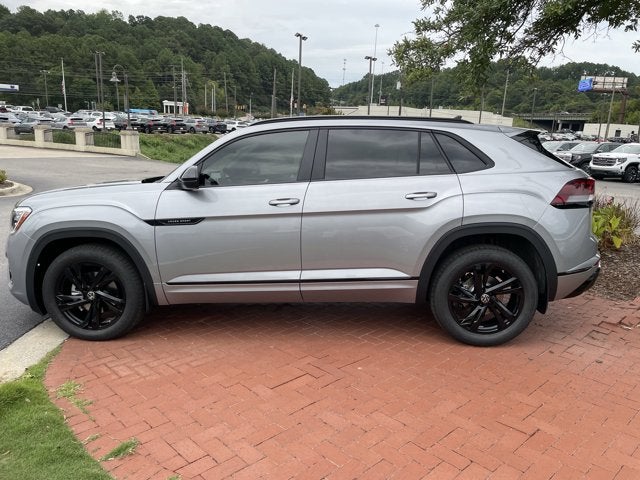 2026 Volkswagen Atlas Cross Sport 2.0T SEL R-Line Black