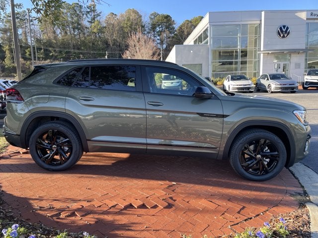 2026 Volkswagen Atlas Cross Sport 2.0T SEL R-Line Black