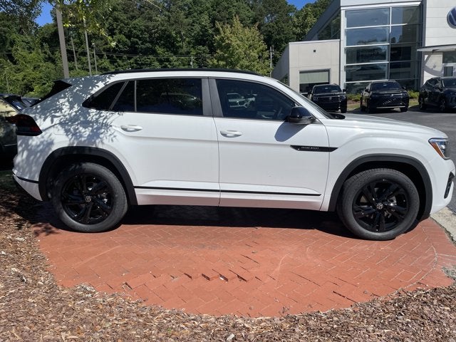 2026 Volkswagen Atlas Cross Sport 2.0T SEL R-Line Black