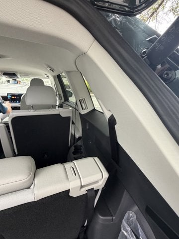 2027 Volkswagen Atlas SE w/Technology