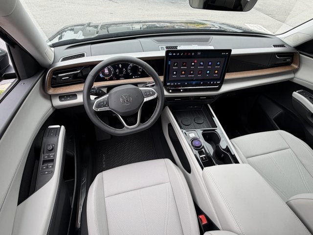 2027 Volkswagen Atlas SE w/Technology