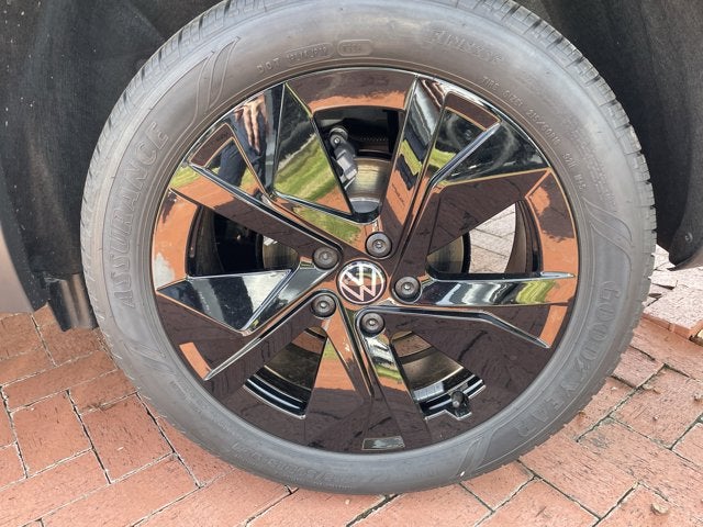 2026 Volkswagen Taos SE Black