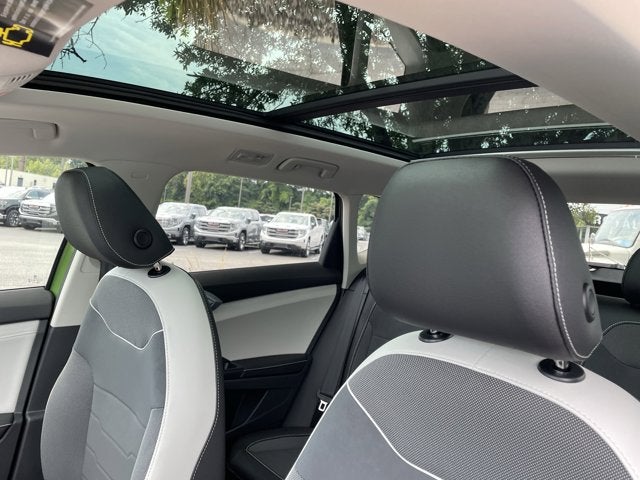 2025 Volkswagen Taos SE