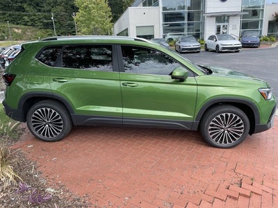 2025 Volkswagen Taos SE