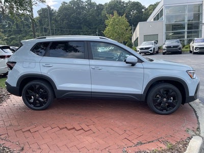 2026 Volkswagen Taos SE