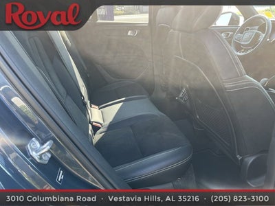 2022 Volvo XC40 R-Design