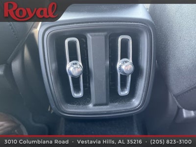 2022 Volvo XC40 R-Design