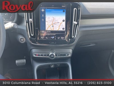 2022 Volvo XC40 R-Design