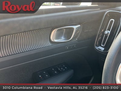 2022 Volvo XC40 R-Design