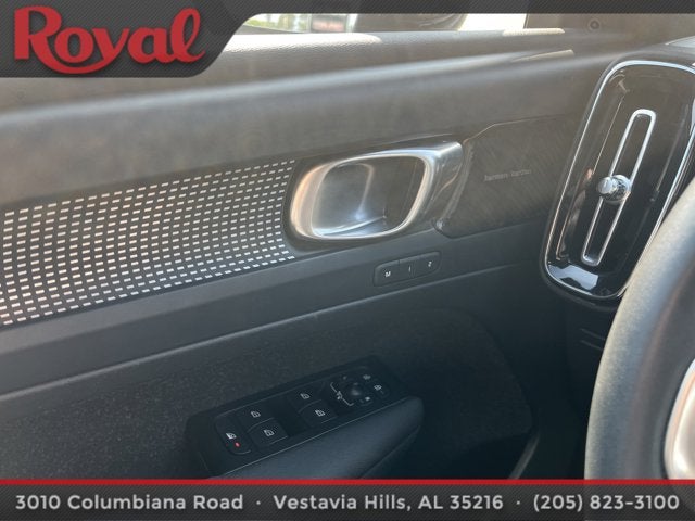 2022 Volvo XC40 R-Design