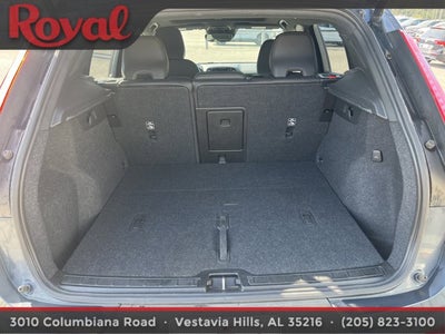 2022 Volvo XC40 R-Design