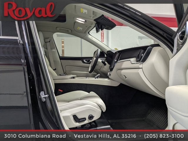 2023 Volvo XC60 Ultimate Bright Theme