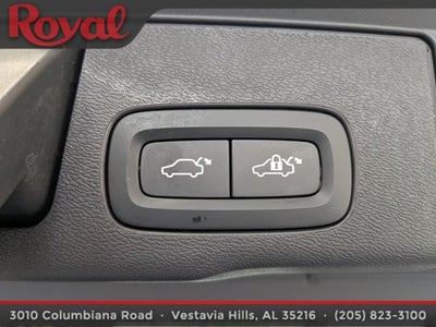 2024 Volvo XC60 Plus Dark Theme