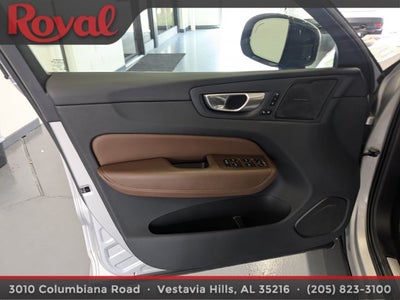 2024 Volvo XC60 Plus Dark Theme