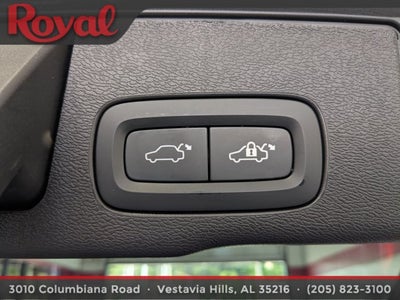 2024 Volvo XC60 Plus Dark Theme