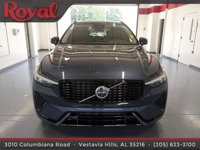 2024 Volvo XC60 Plus Dark Theme