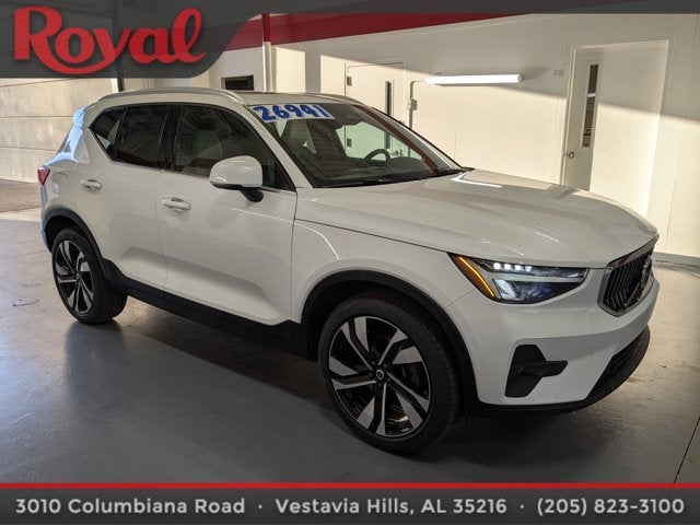 2023 Volvo XC40 Plus Bright Theme