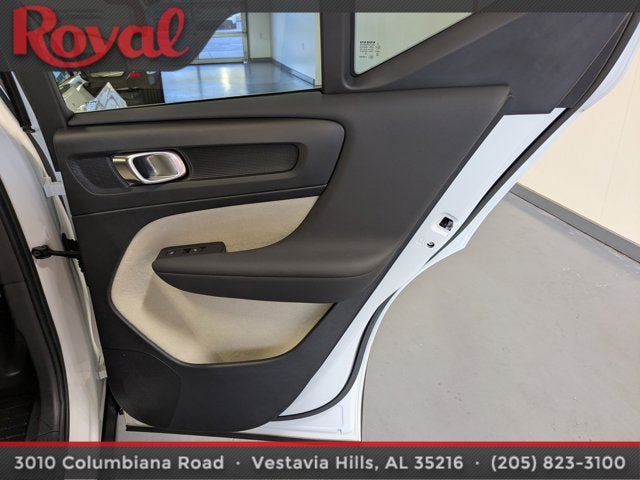 2023 Volvo XC40 Plus Bright Theme