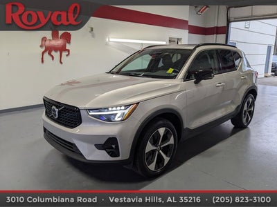2024 Volvo XC40 Plus Dark Theme