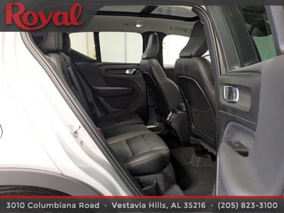 2024 Volvo XC40 Plus Dark Theme