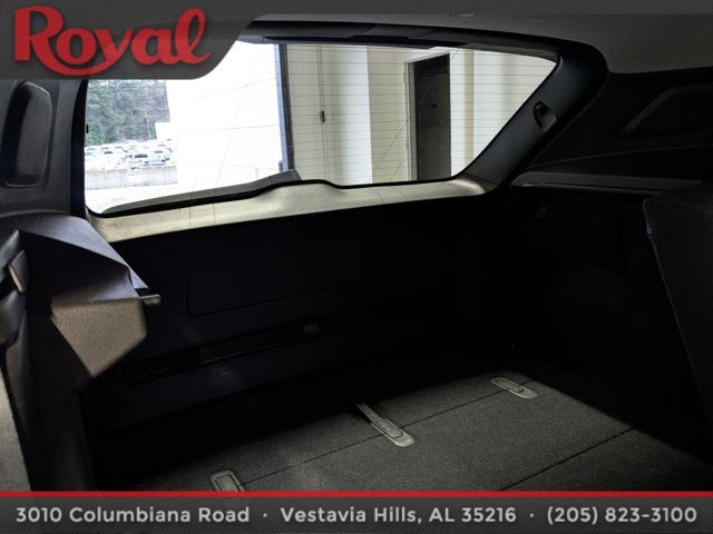 2024 Volvo XC40 Plus Dark Theme