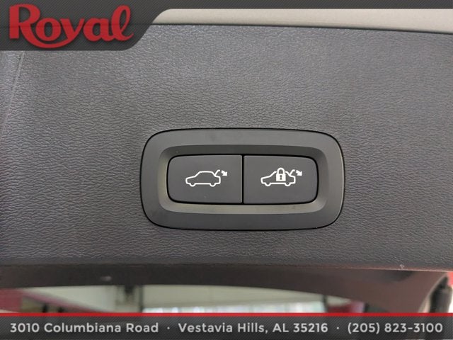 2024 Volvo XC40 Plus Dark Theme