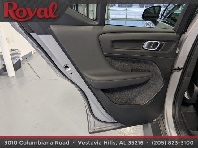 2024 Volvo XC40 Plus Dark Theme