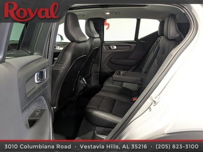 2024 Volvo XC40 Plus Dark Theme