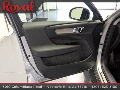 2024 Volvo XC40 Plus Dark Theme