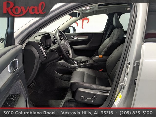 2024 Volvo XC40 Plus Dark Theme