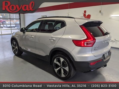 2024 Volvo XC40 Plus Dark Theme