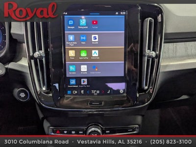 2024 Volvo XC40 Plus Dark Theme