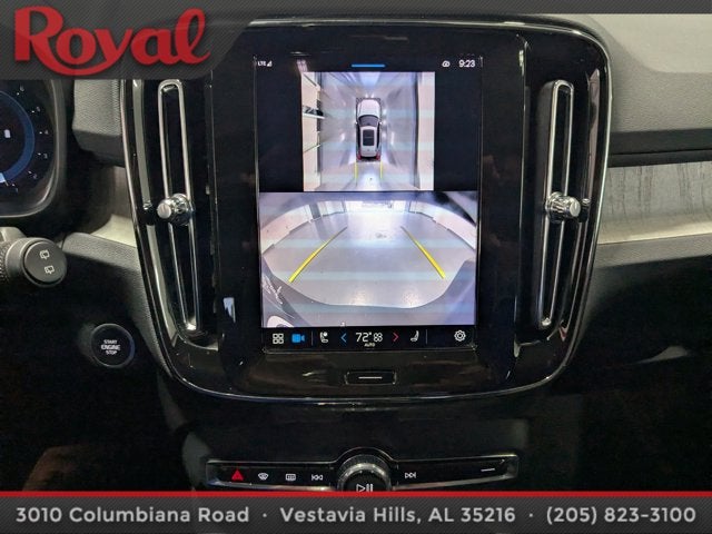 2024 Volvo XC40 Plus Dark Theme