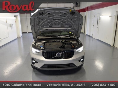 2024 Volvo XC40 Plus Dark Theme