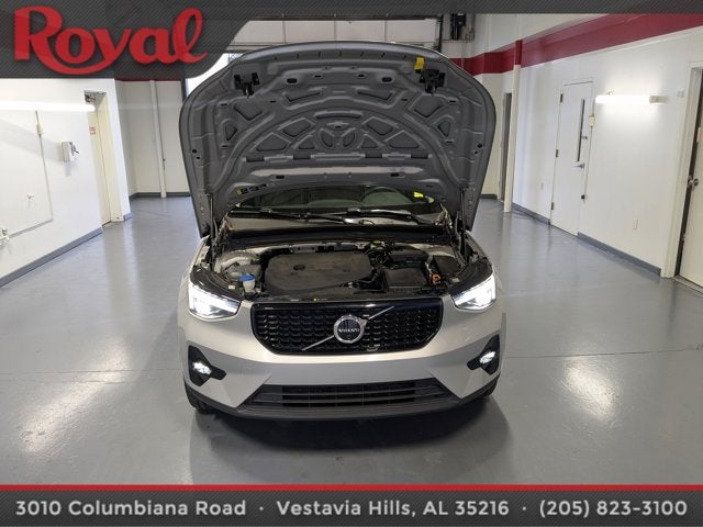 2024 Volvo XC40 Plus Dark Theme