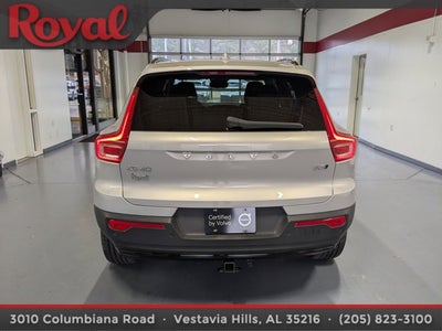 2024 Volvo XC40 Plus Dark Theme