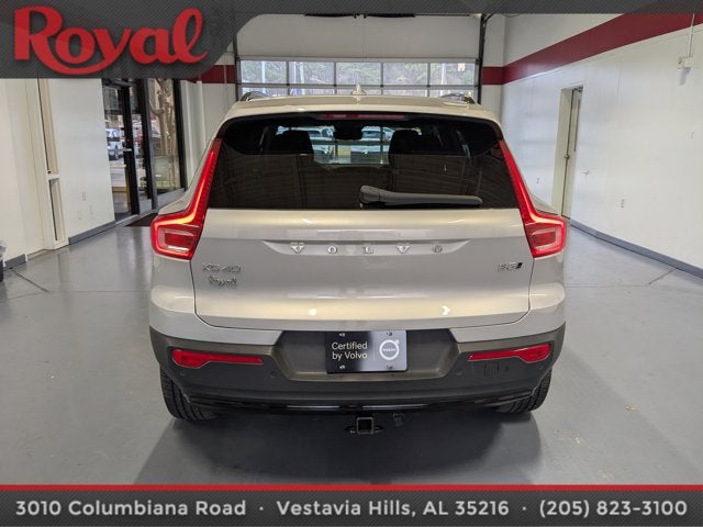 2024 Volvo XC40 Plus Dark Theme