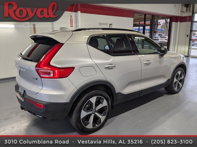 2024 Volvo XC40 Plus Dark Theme