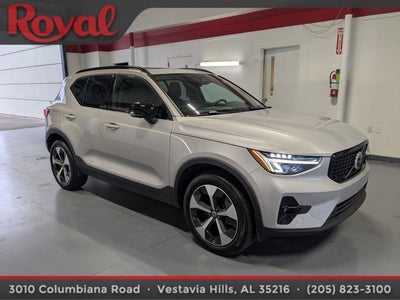 2024 Volvo XC40 Plus Dark Theme