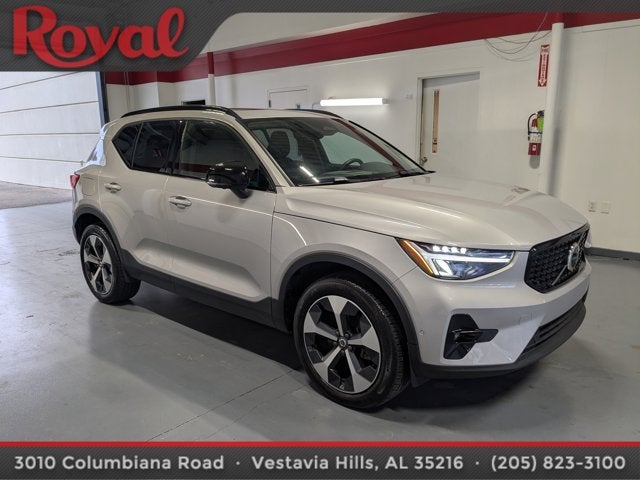 2024 Volvo XC40 Plus Dark Theme