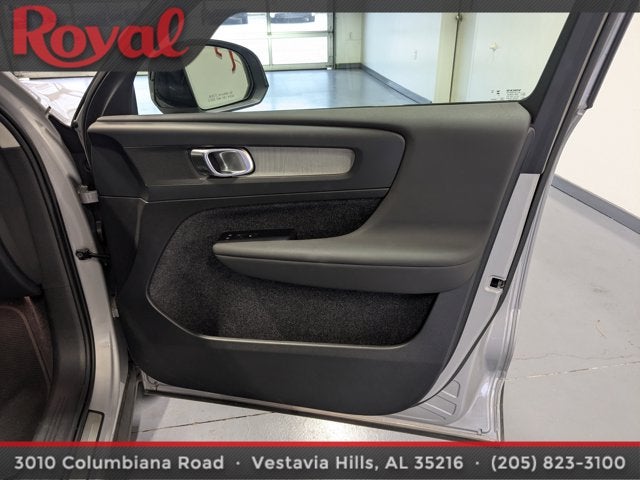 2024 Volvo XC40 Plus Dark Theme