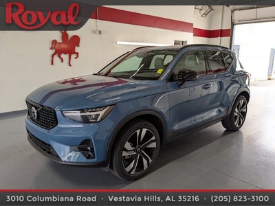 2024 Volvo XC40 Plus Dark Theme