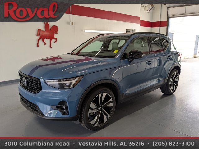 2024 Volvo XC40 Plus Dark Theme