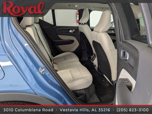 2024 Volvo XC40 Plus Dark Theme