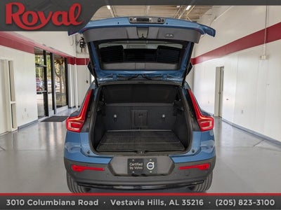 2024 Volvo XC40 Plus Dark Theme