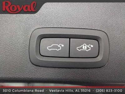 2024 Volvo XC40 Plus Dark Theme