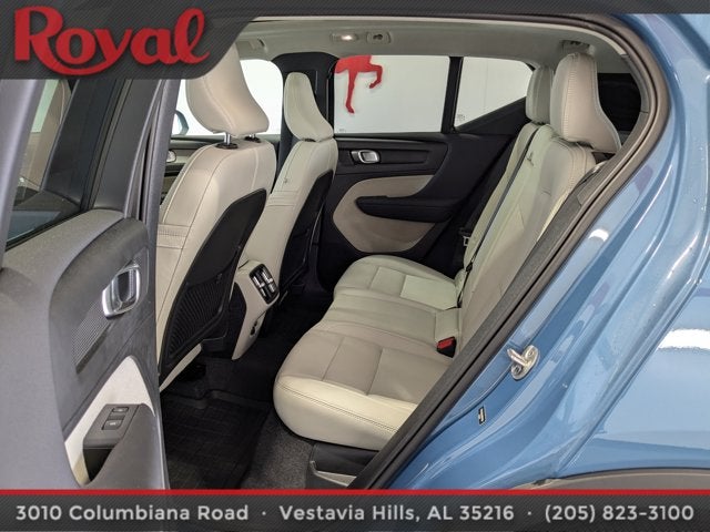 2024 Volvo XC40 Plus Dark Theme