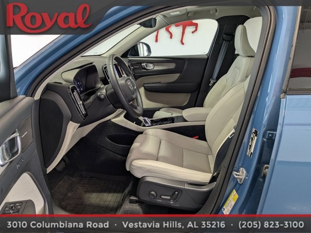 2024 Volvo XC40 Plus Dark Theme